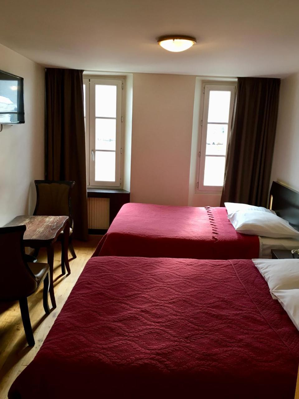 Belle Hotel